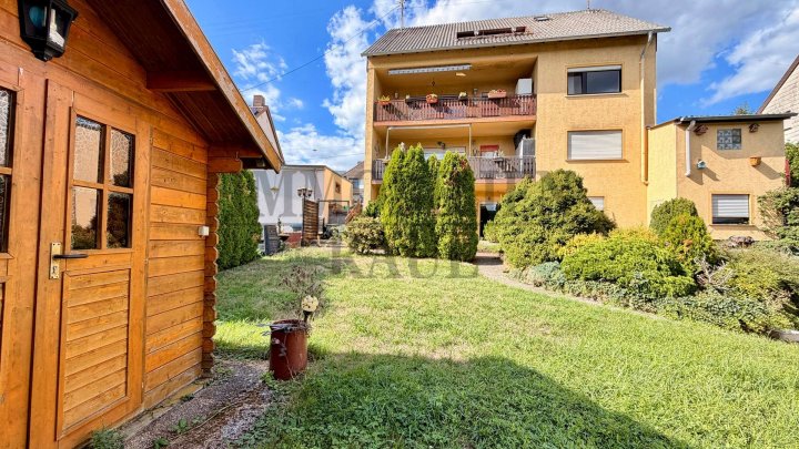 FREISTEHENDES 4-FAMILIENHAUS MIT 3 BALKONEN, TERRASSE, GARTEN & GARAGE IN SULZBACH