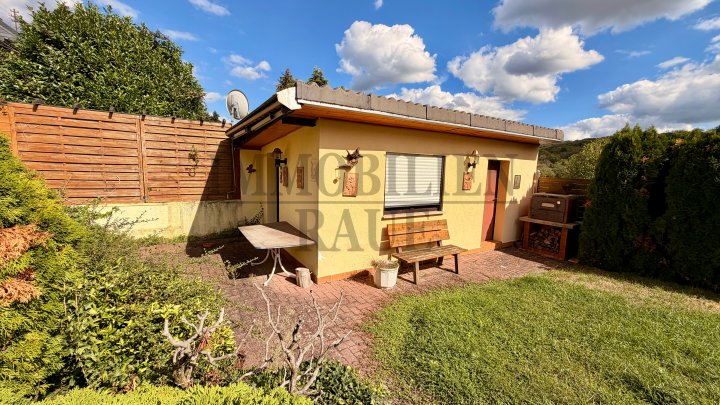 FREISTEHENDES 4-FAMILIENHAUS MIT 3 BALKONEN, TERRASSE, GARTEN & GARAGE IN SULZBACH