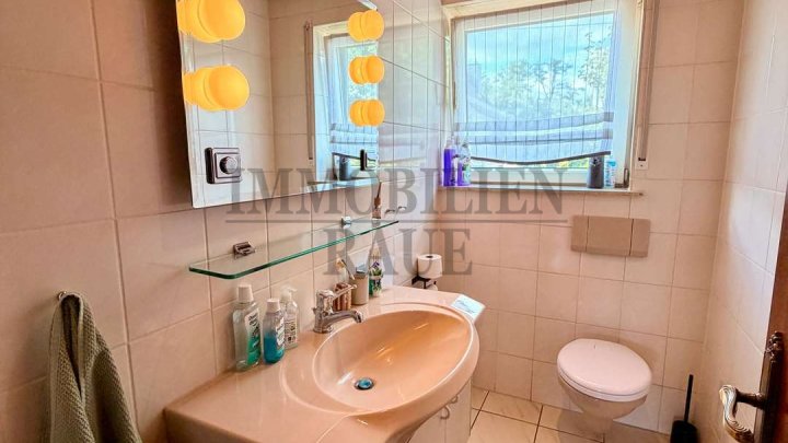 FREISTEHENDES 4-FAMILIENHAUS MIT 3 BALKONEN, TERRASSE, GARTEN & GARAGE IN SULZBACH