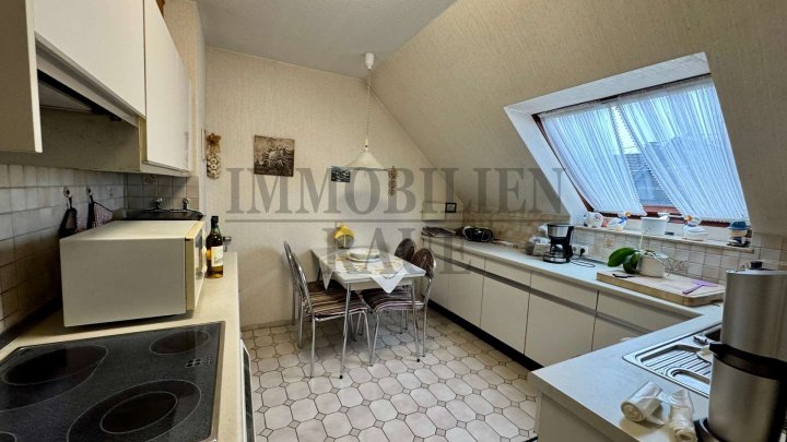 FREISTEHENDES 4-FAMILIENHAUS MIT 3 BALKONEN, TERRASSE, GARTEN & GARAGE IN SULZBACH