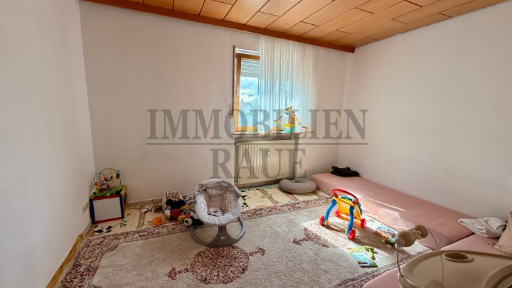 FREISTEHENDES 4-FAMILIENHAUS MIT 3 BALKONEN, TERRASSE, GARTEN & GARAGE IN SULZBACH