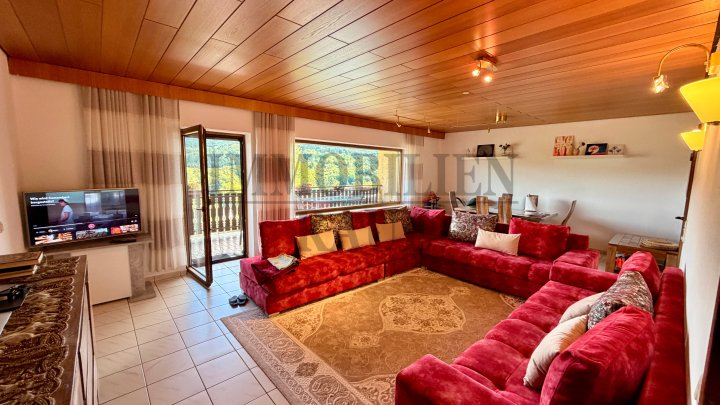 FREISTEHENDES 4-FAMILIENHAUS MIT 3 BALKONEN, TERRASSE, GARTEN & GARAGE IN SULZBACH