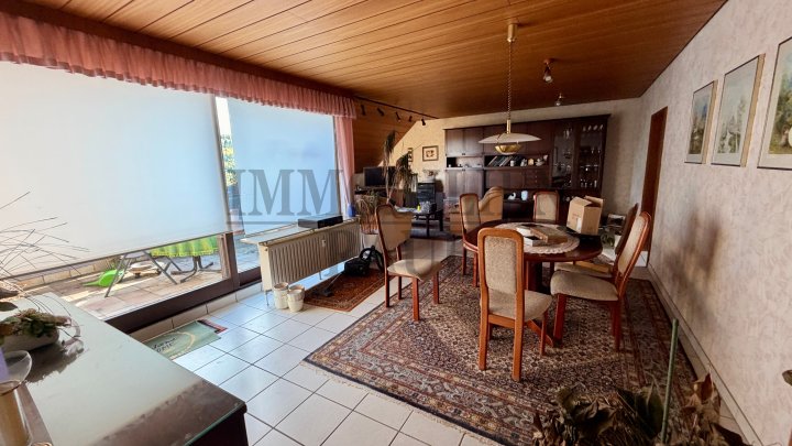 FREISTEHENDES 4-FAMILIENHAUS MIT 3 BALKONEN, TERRASSE, GARTEN & GARAGE IN SULZBACH