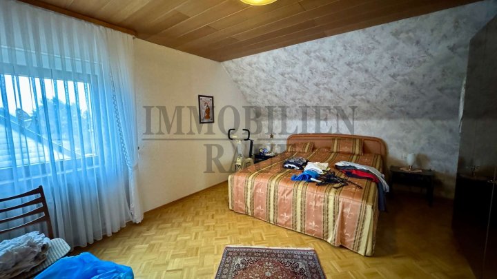 FREISTEHENDES 4-FAMILIENHAUS MIT 3 BALKONEN, TERRASSE, GARTEN & GARAGE IN SULZBACH