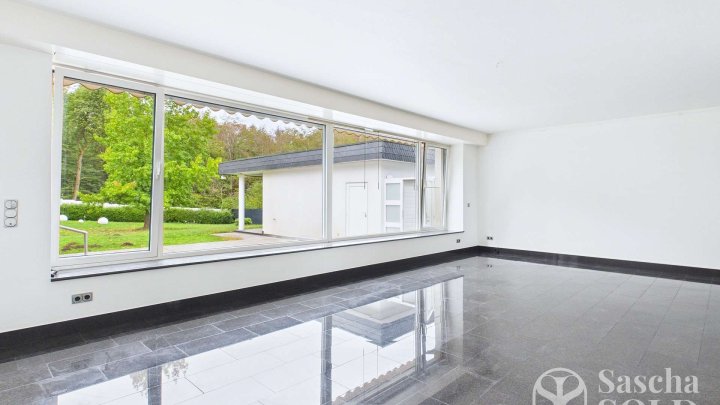 Villa in Bestlage von St. Ingbert – mit Parkgarten, großzügigem Wintergarten, Hallenbad und Sauna