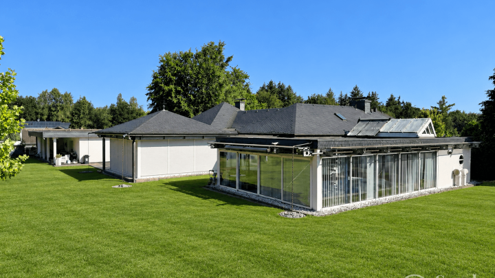 Villa in Bestlage von St. Ingbert – mit Parkgarten, großzügigem Wintergarten, Hallenbad und Sauna