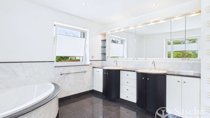 Villa in Bestlage von St. Ingbert – mit Parkgarten, großzügigem Wintergarten, Hallenbad und Sauna