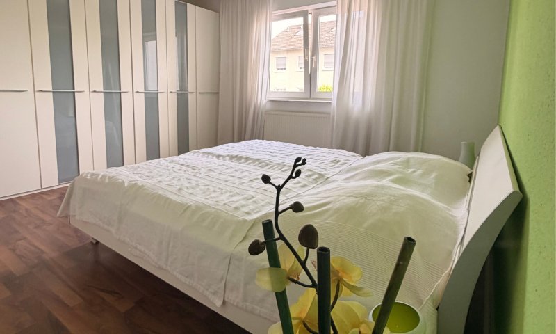 Moderne, ruhige und helle Eigentumswohnung mit Terrasse und Stellplatz