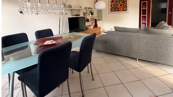 Moderne, ruhige und helle Eigentumswohnung mit Terrasse und Stellplatz