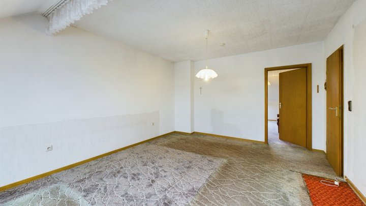 Reihenmittelhaus in Saarlouis-Roden- Viel Platz, viel Potenzial