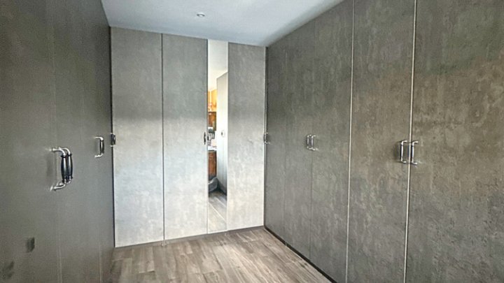 Neuwertiges luxuriöses Penthouse, Dachterrasse + 2 TG-Stellplätze