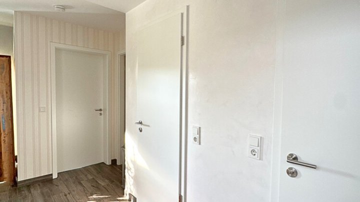 Neuwertiges luxuriöses Penthouse, Dachterrasse + 2 TG-Stellplätze