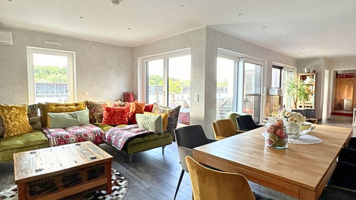 Neuwertiges luxuriöses Penthouse, Dachterrasse + 2 TG-Stellplätze