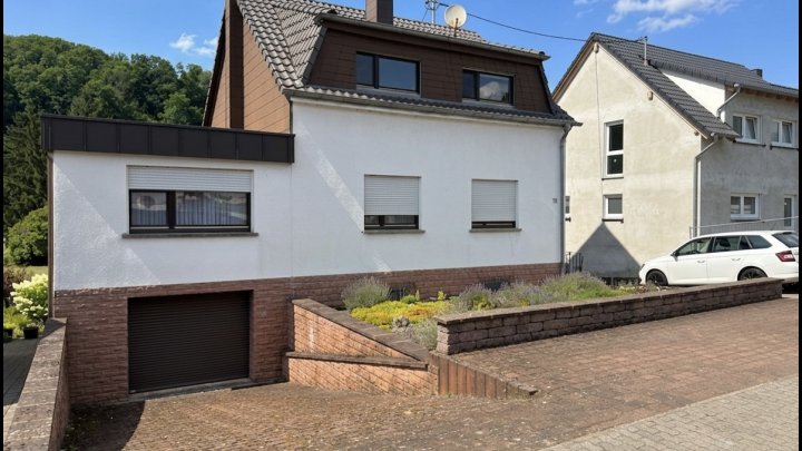 Viel Platz für Ihre Wohnideen – großzügiges Zweifamilienhaus auf 1.487 m² Grundstück
