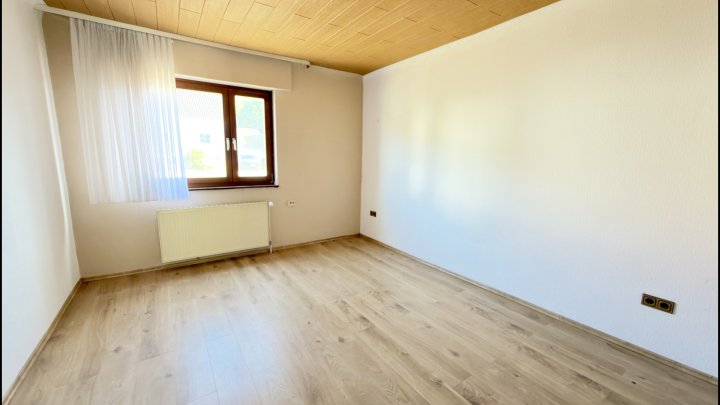 Viel Platz für Ihre Wohnideen – großzügiges Zweifamilienhaus auf 1.487 m² Grundstück
