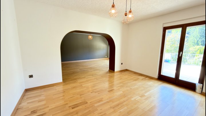 Viel Platz für Ihre Wohnideen – großzügiges Zweifamilienhaus auf 1.487 m² Grundstück