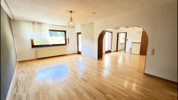 Viel Platz für Ihre Wohnideen – großzügiges Zweifamilienhaus auf 1.487 m² Grundstück