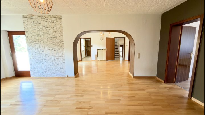 Viel Platz für Ihre Wohnideen – großzügiges Zweifamilienhaus auf 1.487 m² Grundstück