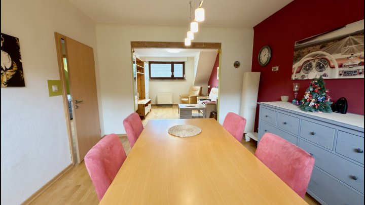 Viel Platz für Ihre Wohnideen – großzügiges Zweifamilienhaus auf 1.487 m² Grundstück