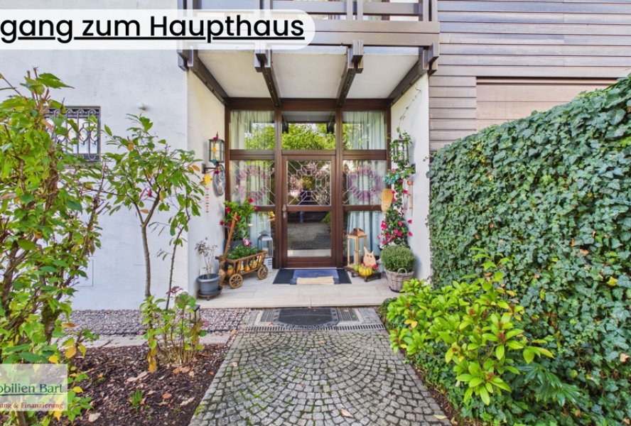 Eingang zum Haupthaus