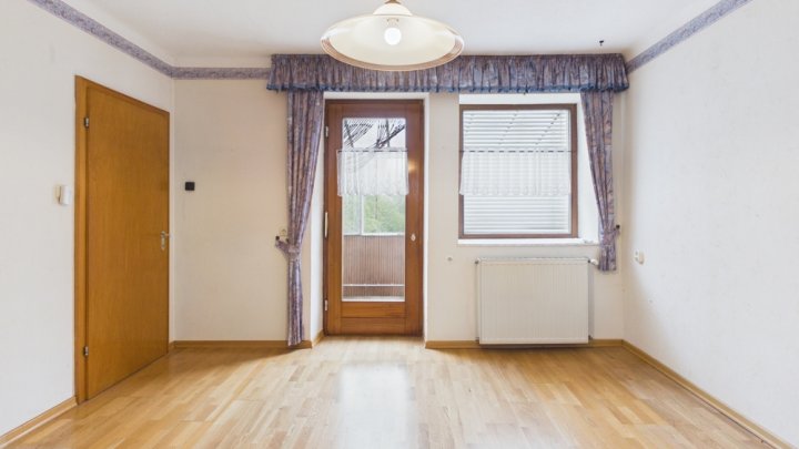 Großzügiges Haus mit Modernisierungsbedarf und viel Gestaltungsspielraum