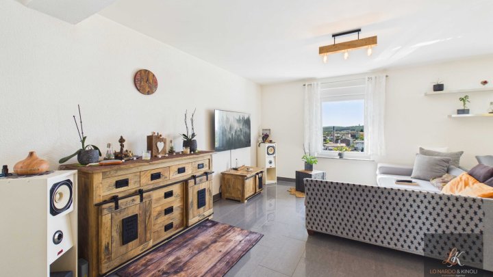 Großzügiges Familienhaus mit Einliegerwohnung und Fernblick über Quierschied