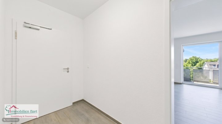 PERL-BÜSCHDORF: MODERNE DG-WOHNUNG MIT BALKON UND HERRLICHEM BLICK INS GRÜNE