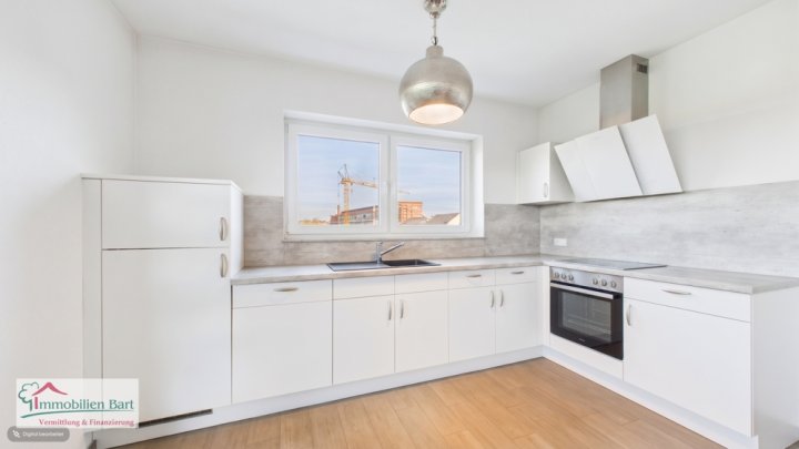 PERL-BÜSCHDORF: MODERNE DG-WOHNUNG MIT BALKON UND HERRLICHEM BLICK INS GRÜNE