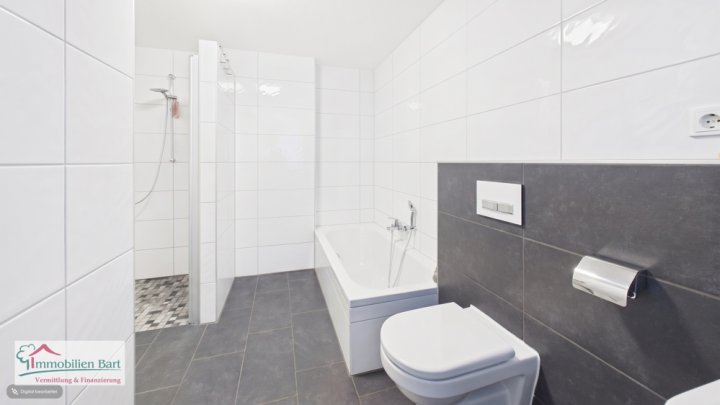 PERL-BÜSCHDORF: MODERNE DG-WOHNUNG MIT BALKON UND HERRLICHEM BLICK INS GRÜNE