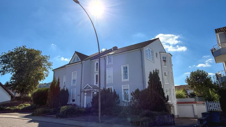 BESTE LAGE - Attraktive 2-ZKB-Erdgeschosswohnung mit Terrasse und Stellplatz in Sankt Ingbert