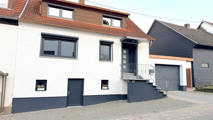 Kleines Handwerkerhaus zum fertigstellen Teilsaniert für Single/Paare mit kleinem Garten