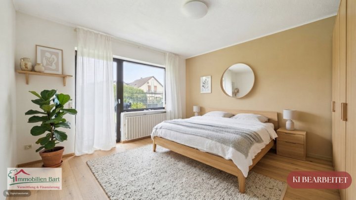 ORSCHOLZ: WOHNHAUS MIT 3 HOHEN GARAGEN AUF 12 AR & GRENZNÄHE LUXEMBURG