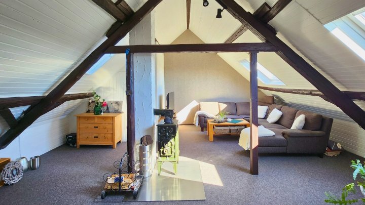 Freistehendes Zweifamilienhaus mit parkähnlichem Grundstück