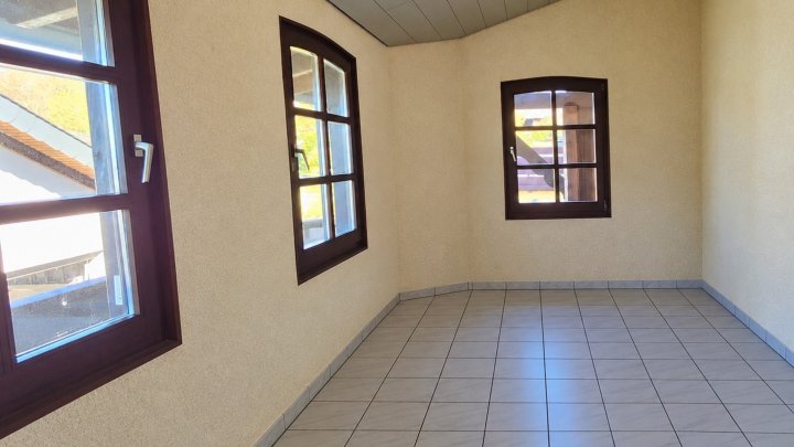 Freistehendes Zweifamilienhaus mit parkähnlichem Grundstück