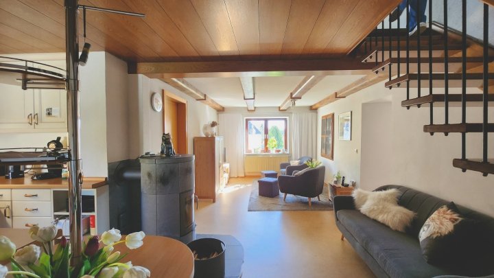 Freistehendes Zweifamilienhaus mit parkähnlichem Grundstück