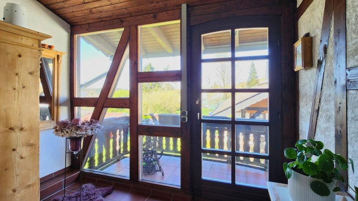 Freistehendes Zweifamilienhaus mit parkähnlichem Grundstück