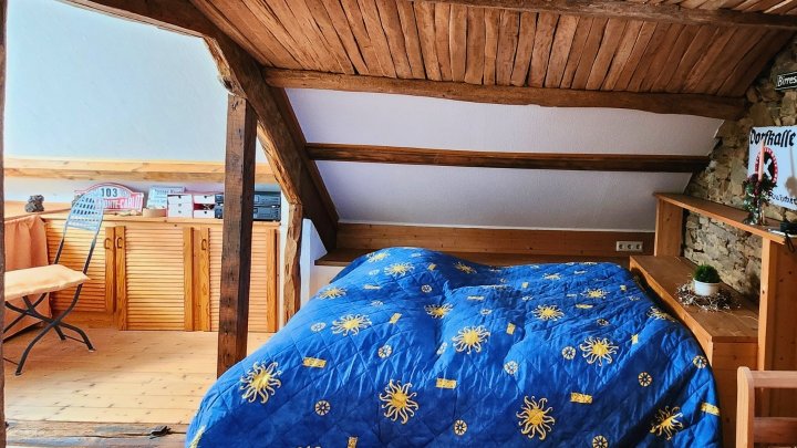 Freistehendes Zweifamilienhaus mit parkähnlichem Grundstück