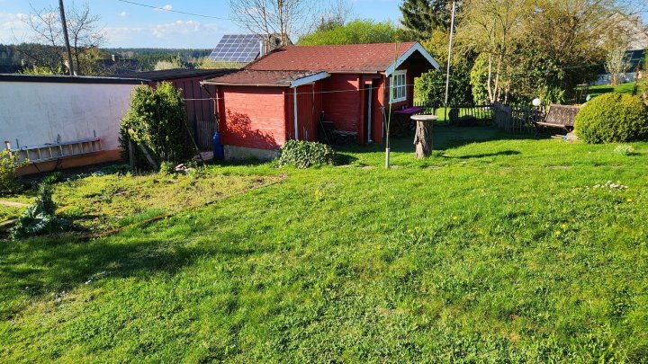 Freistehendes Zweifamilienhaus mit parkähnlichem Grundstück