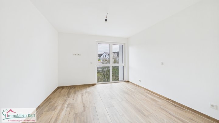 GRENZE LUXEMBURG: NEUE WOHNUNG MIT BALKON UND 33 M² GARAGE!