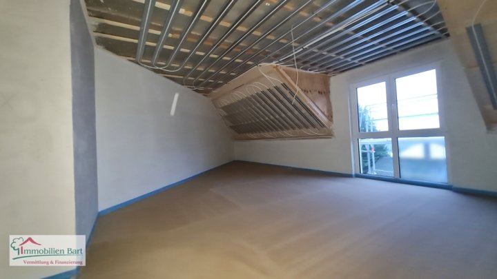 GESTALTEN SIE IHR ZUHAUSE NACH IHREN WÜNSCHEN! ATTRAKTIVE 126 M² DACHGESCHOSSWOHNUNG!