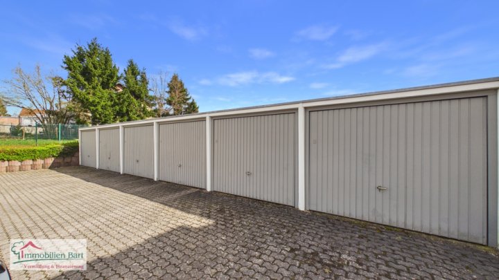 GRENZNÄHE: GEMÜTLICHE DACHGESCHOSSWOHNUNG MIT GARAGE IN ORSCHOLZ!