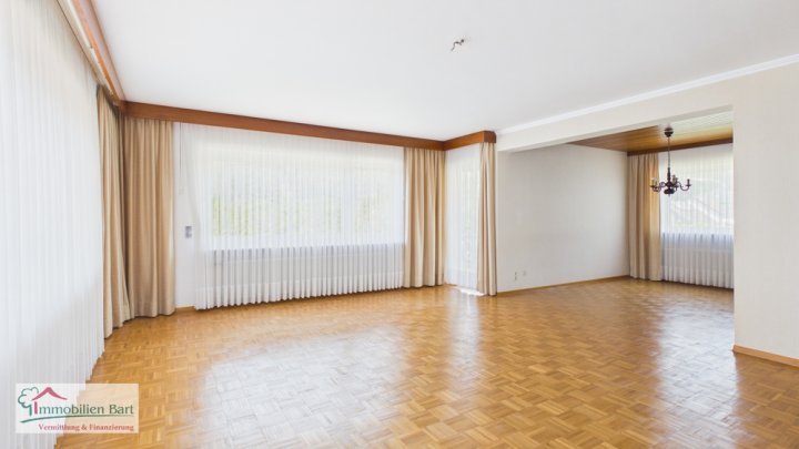 METTLACH:GEPFLEGTES WOHNHAUS MIT TERRASSE UND BALKON / GARTEN / GARAGE + EINLIEGERWOHNUNG!