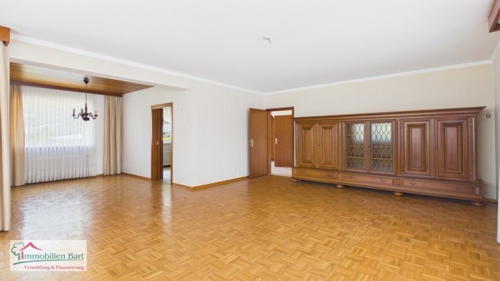 METTLACH:GEPFLEGTES WOHNHAUS MIT TERRASSE UND BALKON / GARTEN / GARAGE + EINLIEGERWOHNUNG!