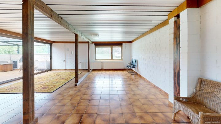 Großes Areal mit 480 m² Wohnhaus Ein-Dreifamilien und  2 Lagerhallen in ruhiger Lage von Urexweiler