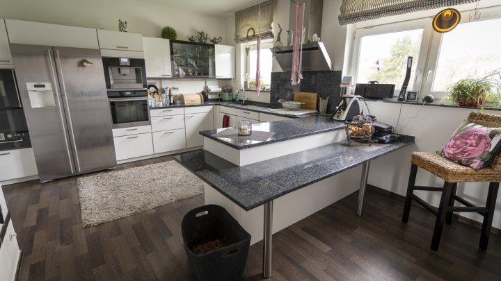 Großes Areal mit 480 m² Wohnhaus Ein-Dreifamilien und  2 Lagerhallen in ruhiger Lage von Urexweiler