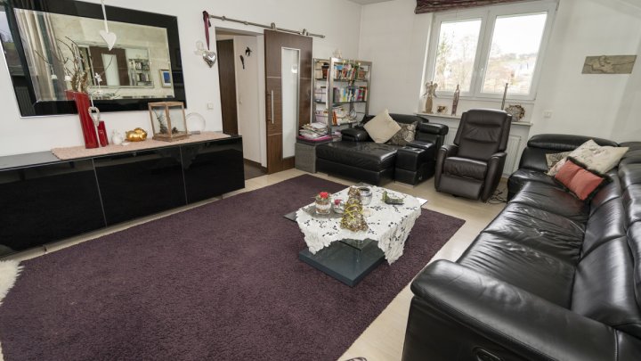 Großes Areal mit 480 m² Wohnhaus Ein-Dreifamilien und  2 Lagerhallen in ruhiger Lage von Urexweiler