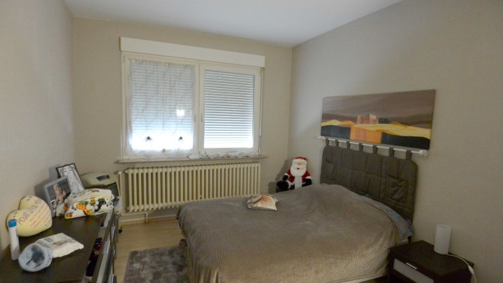 IN FRANKREICH: Walmdach-Bungalow mit Einliegerwohnung in kinderfreundlicher Straße
