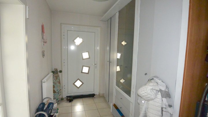 IN FRANKREICH: Bungalow mit Schwimmbad und Grillhaus in ruhigem Wohngebiet