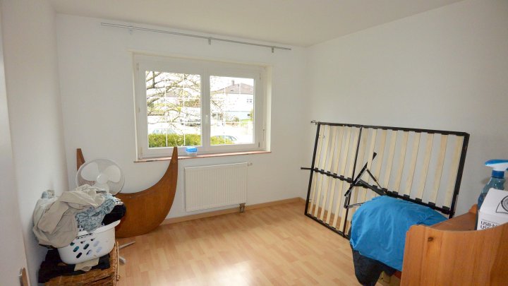 IN FRANKREICH: Bungalow mit Schwimmbad und Grillhaus in ruhigem Wohngebiet
