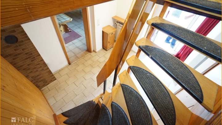 Schönes Bauernhaus mit Garage und Werkstatt zu verkaufen!